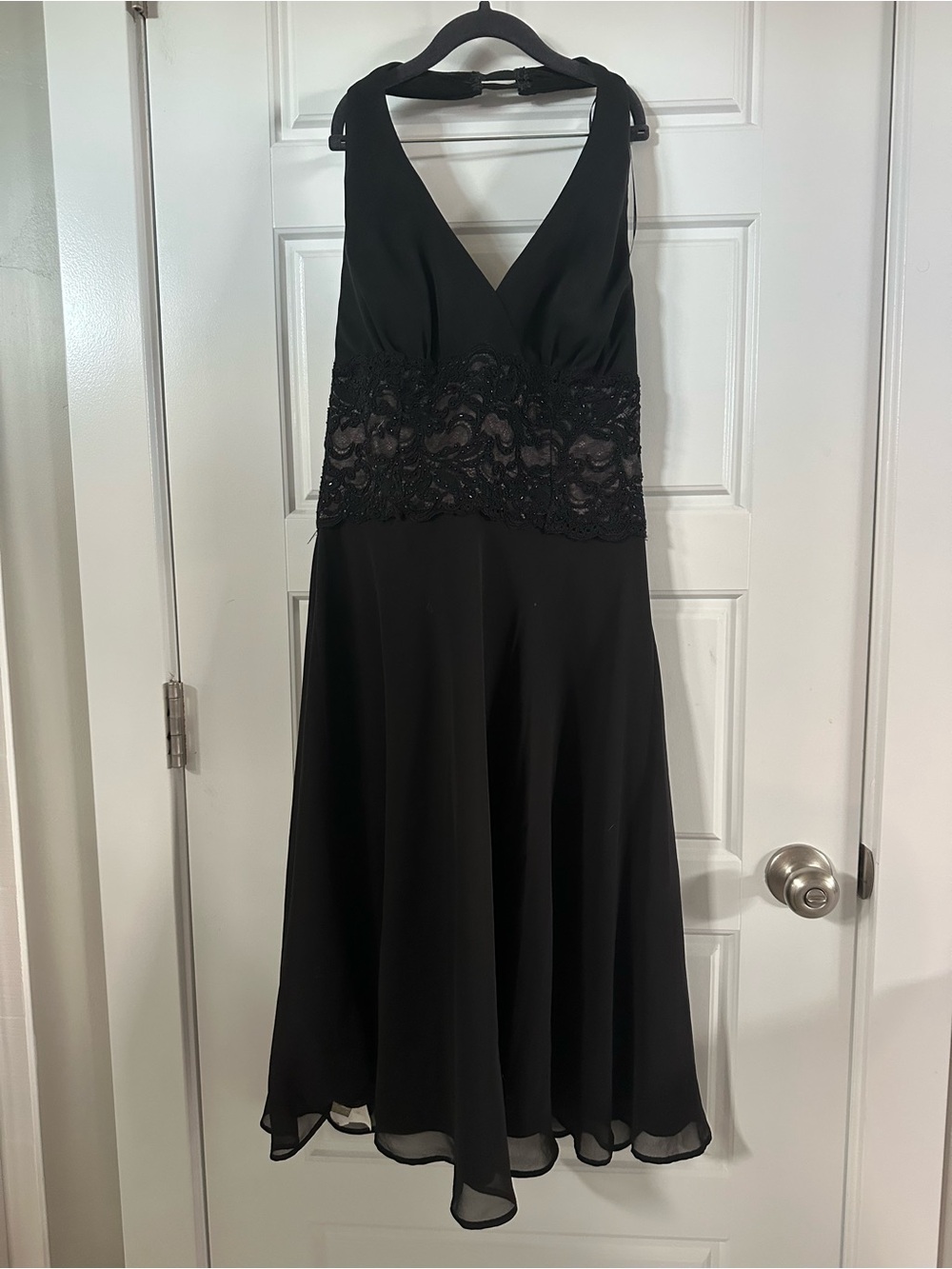 R&M Richards Black V-Neck Lace-Waist Midi Dress